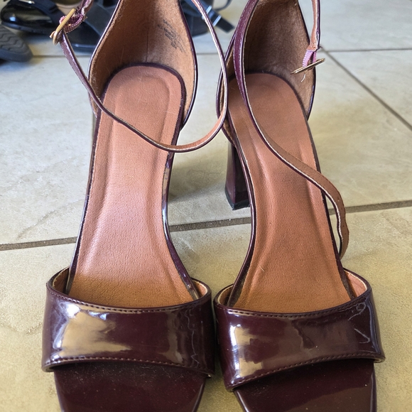 Elegant Burgundy Women's Heels - Picture 3 of 8
